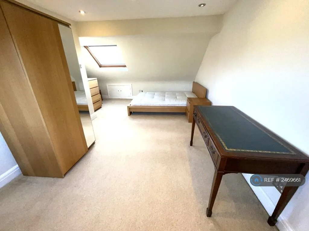 4 bedroom semi-detached house for rent