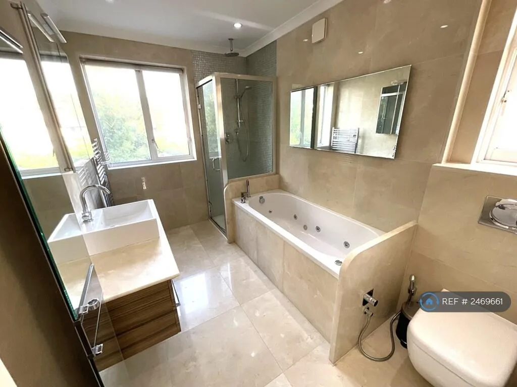 4 bedroom semi-detached house for rent