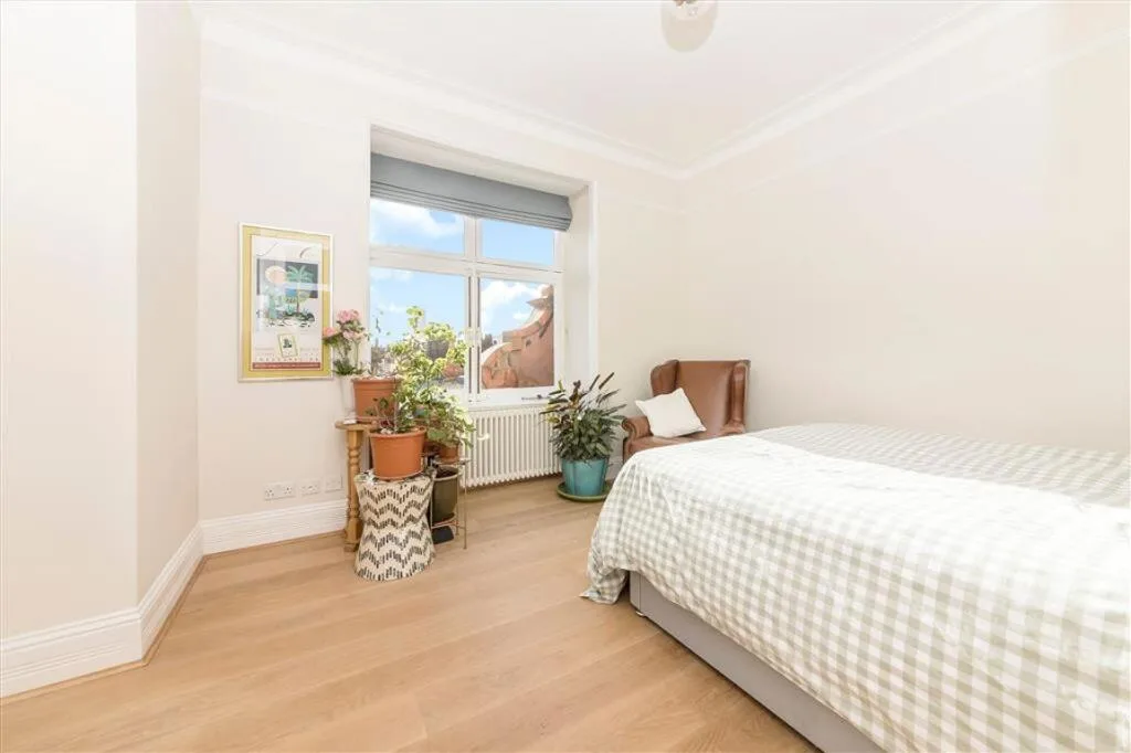 4 bedroom flat for rent