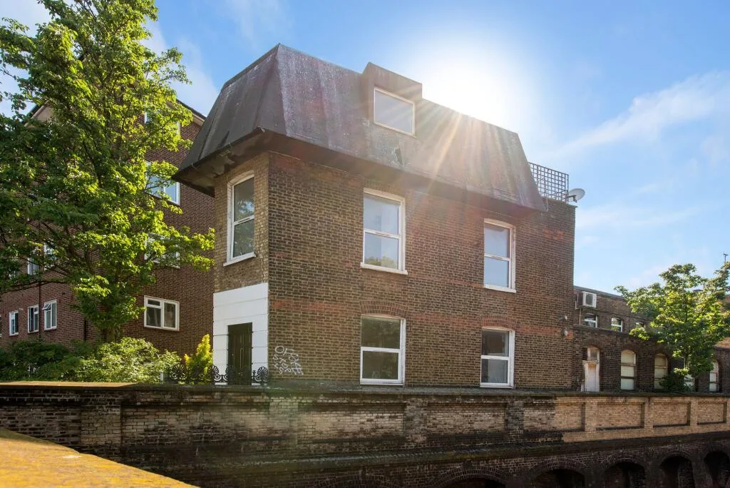 2 bedroom detached house for rent