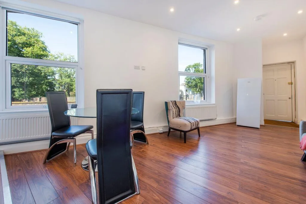 2 bedroom detached house for rent