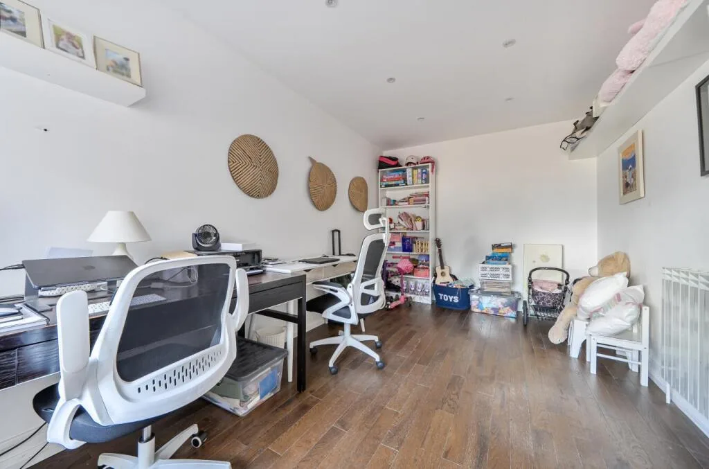 4 bedroom semi-detached house for rent