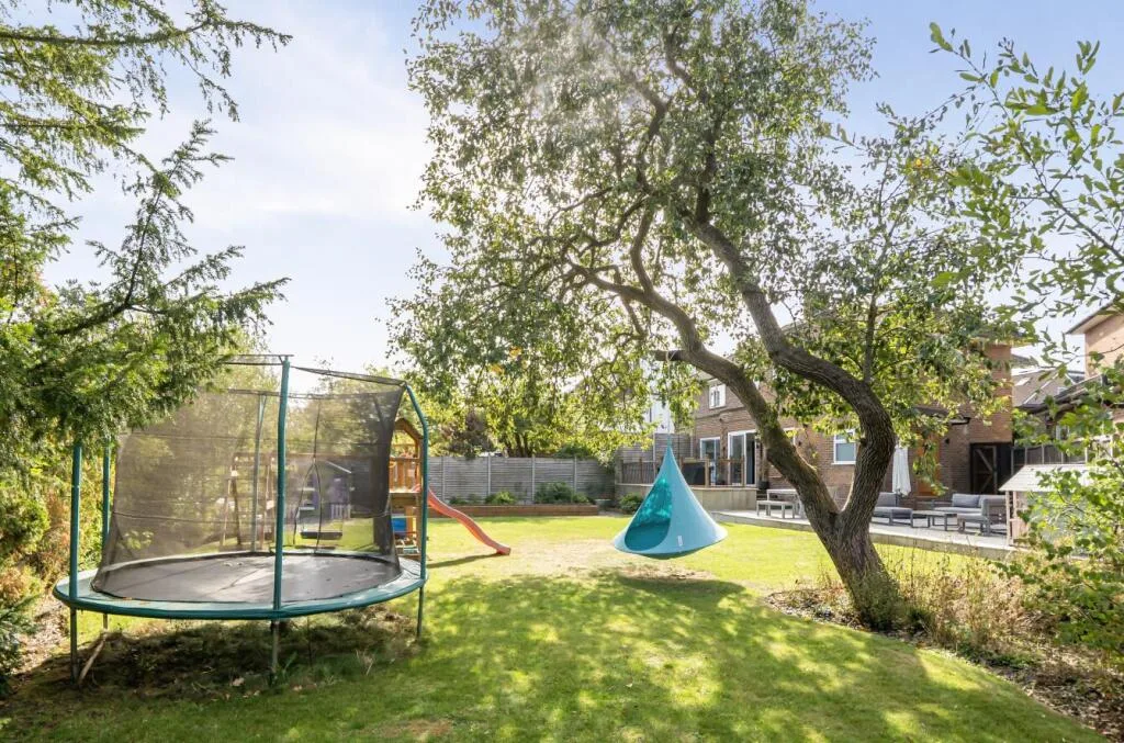 4 bedroom semi-detached house for rent
