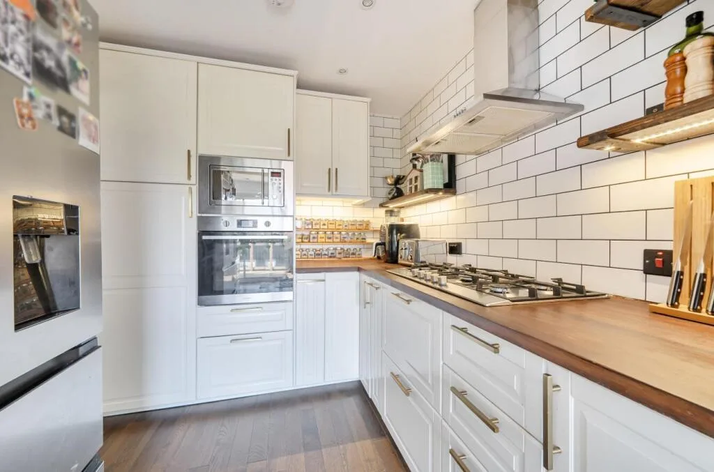 4 bedroom semi-detached house for rent