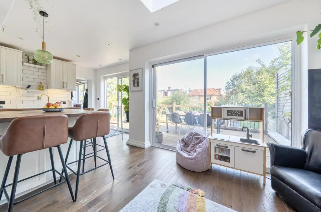 4 bedroom semi-detached house for rent