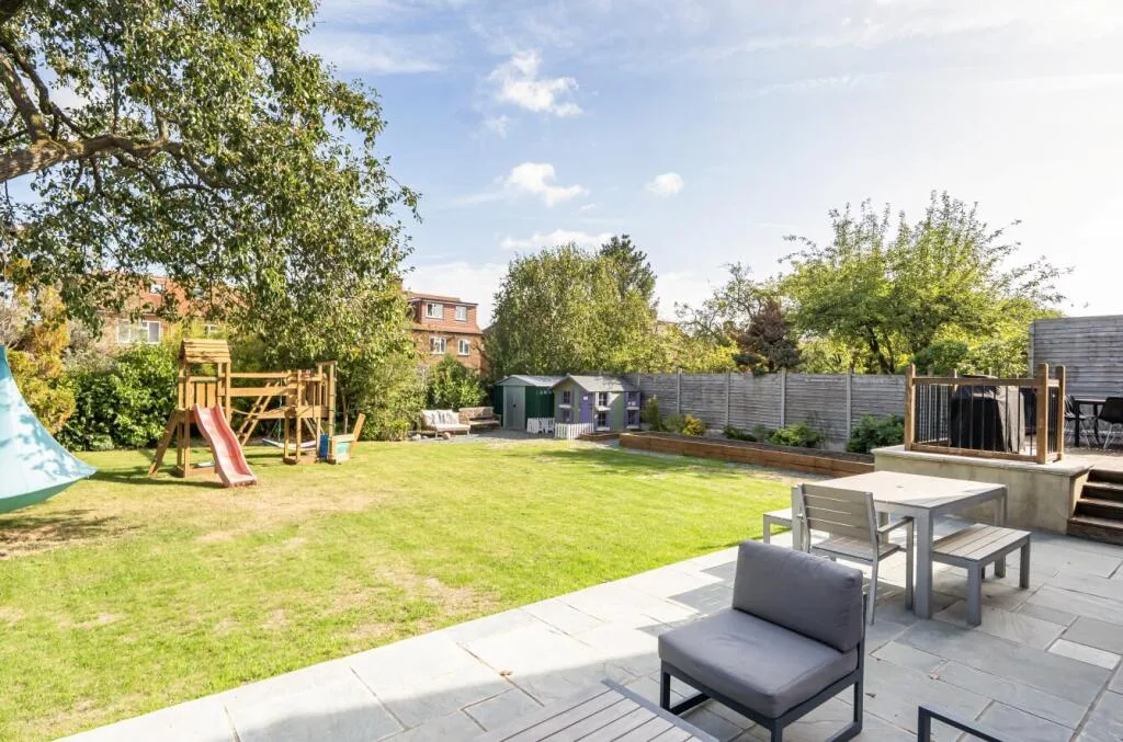 4 bedroom semi-detached house for rent