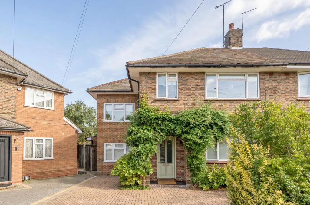 4 bedroom semi-detached house for rent