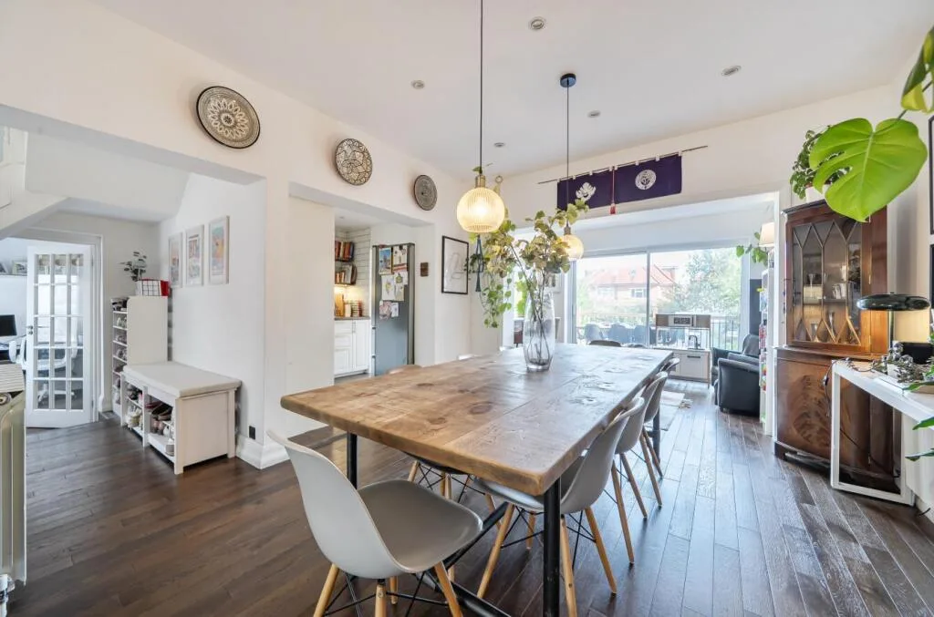 4 bedroom semi-detached house for rent