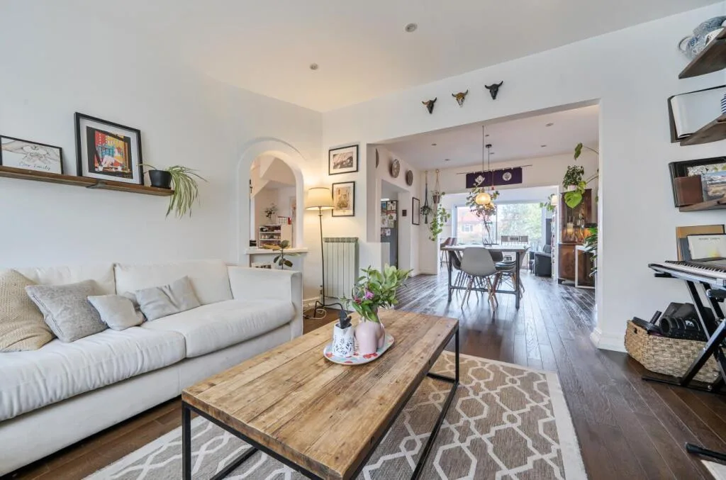 4 bedroom semi-detached house for rent