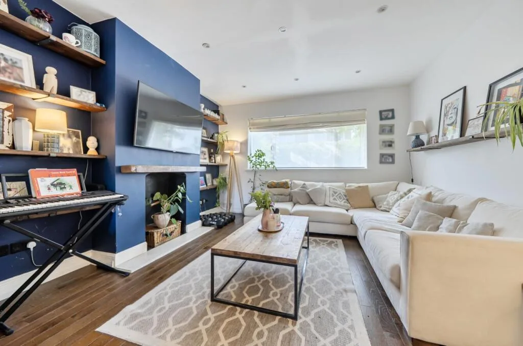 4 bedroom semi-detached house for rent