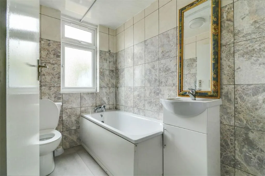 3 bedroom semi-detached house for rent