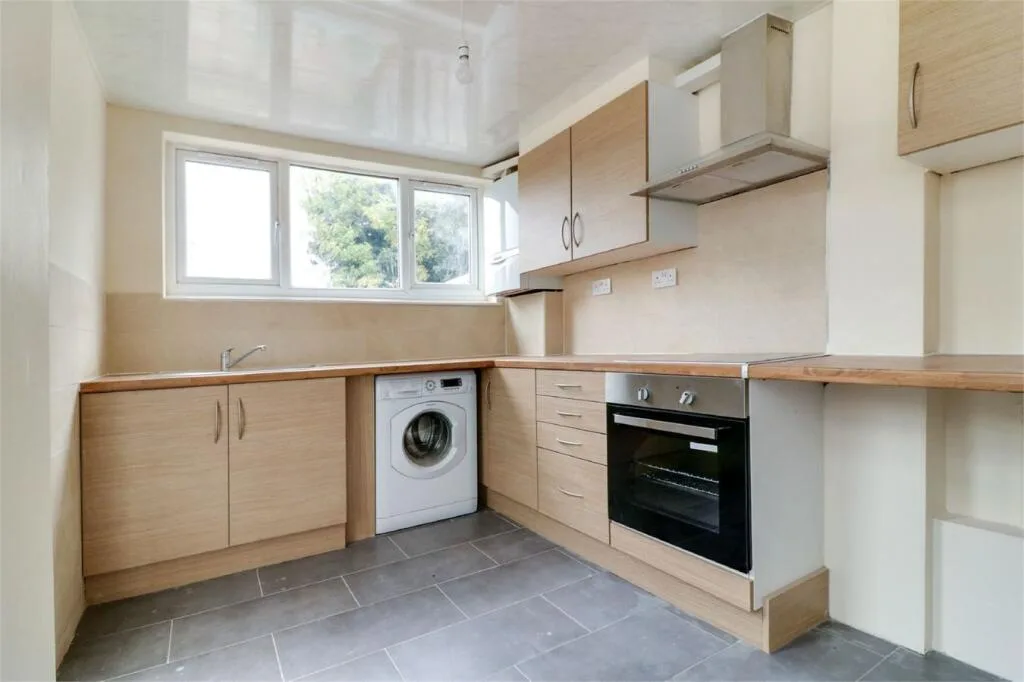 3 bedroom semi-detached house for rent