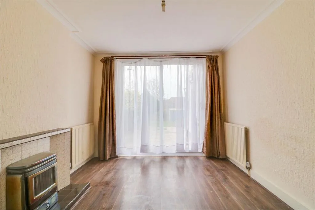 3 bedroom semi-detached house for rent