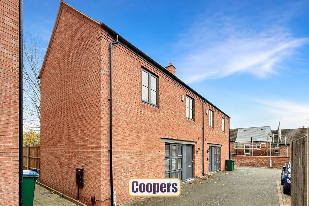 2 bedroom semi-detached house for rent