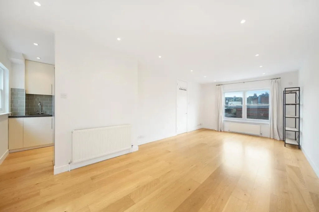3 bedroom maisonette for rent