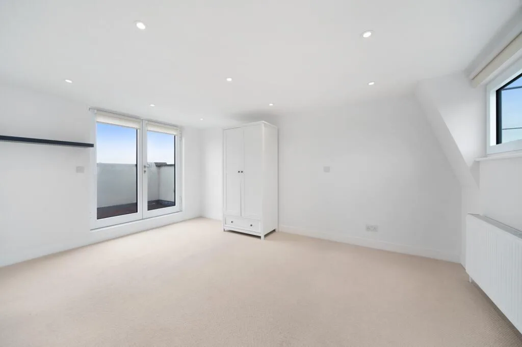 3 bedroom maisonette for rent