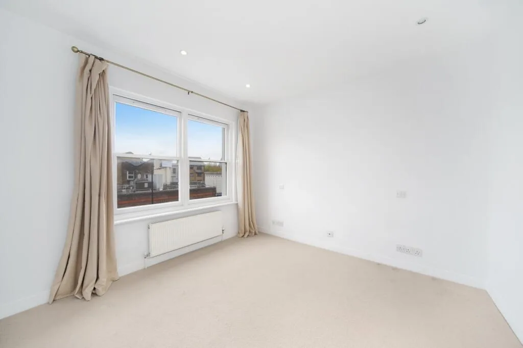 3 bedroom maisonette for rent