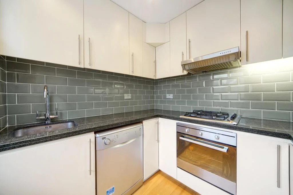 3 bedroom maisonette for rent