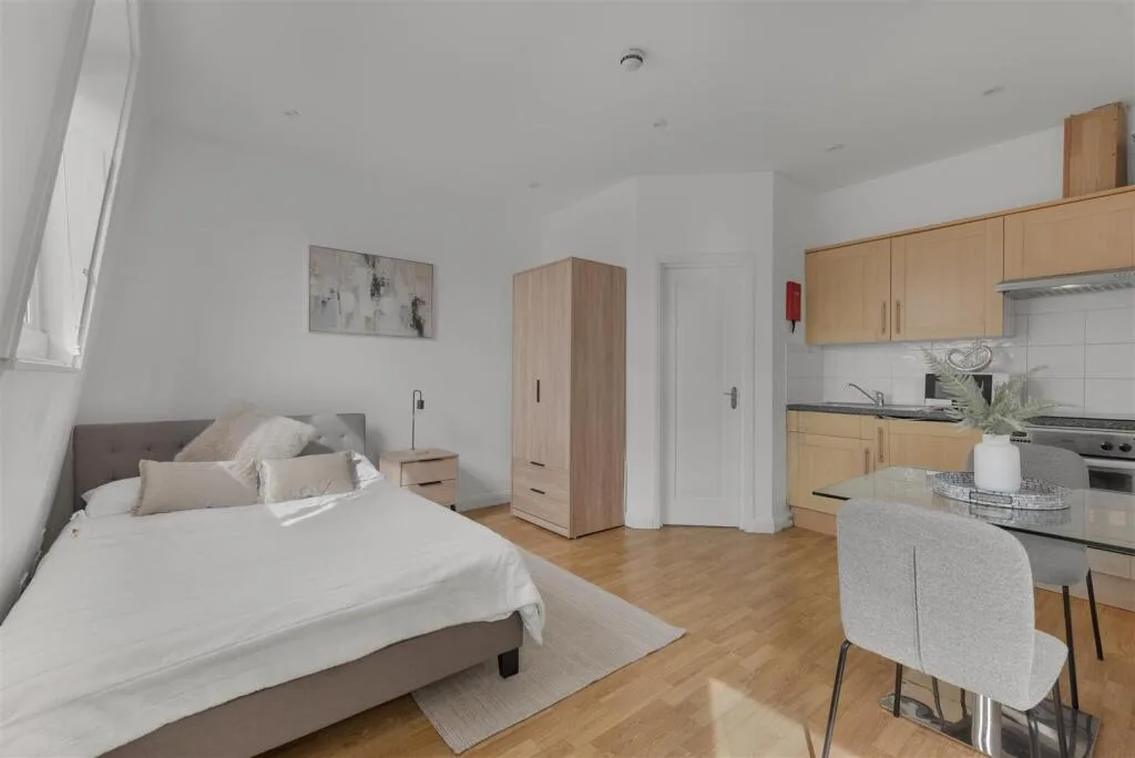 Studio flat for rent