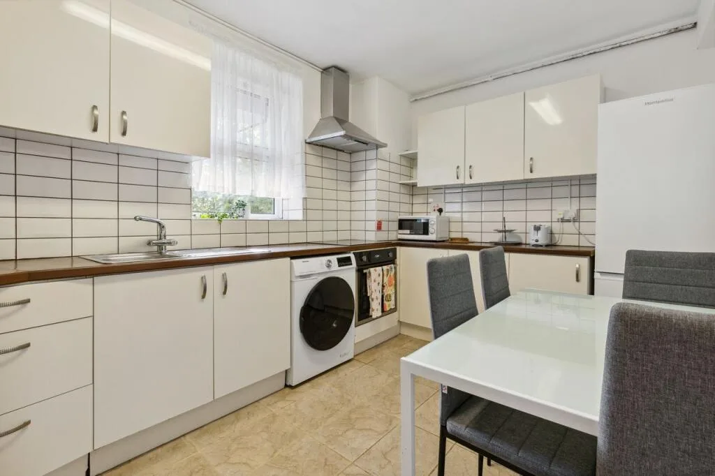 3 bedroom flat for rent