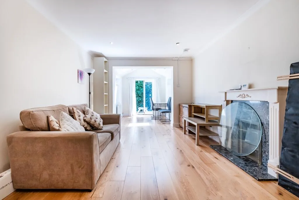 3 bedroom end of terrace house for rent