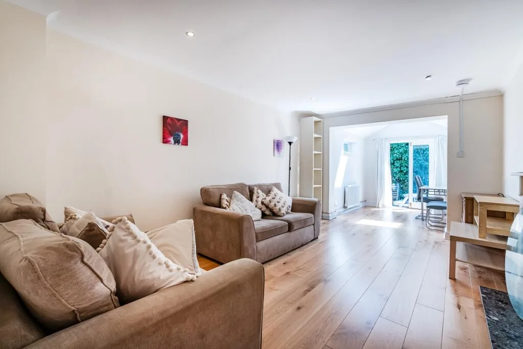 3 bedroom end of terrace house for rent