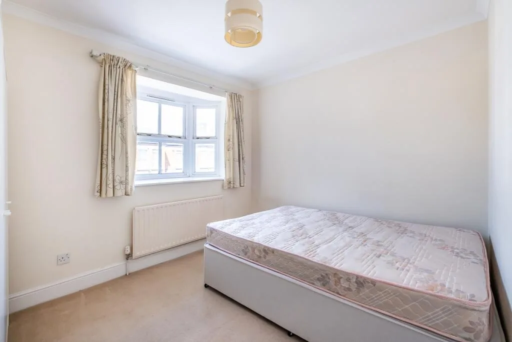 3 bedroom end of terrace house for rent