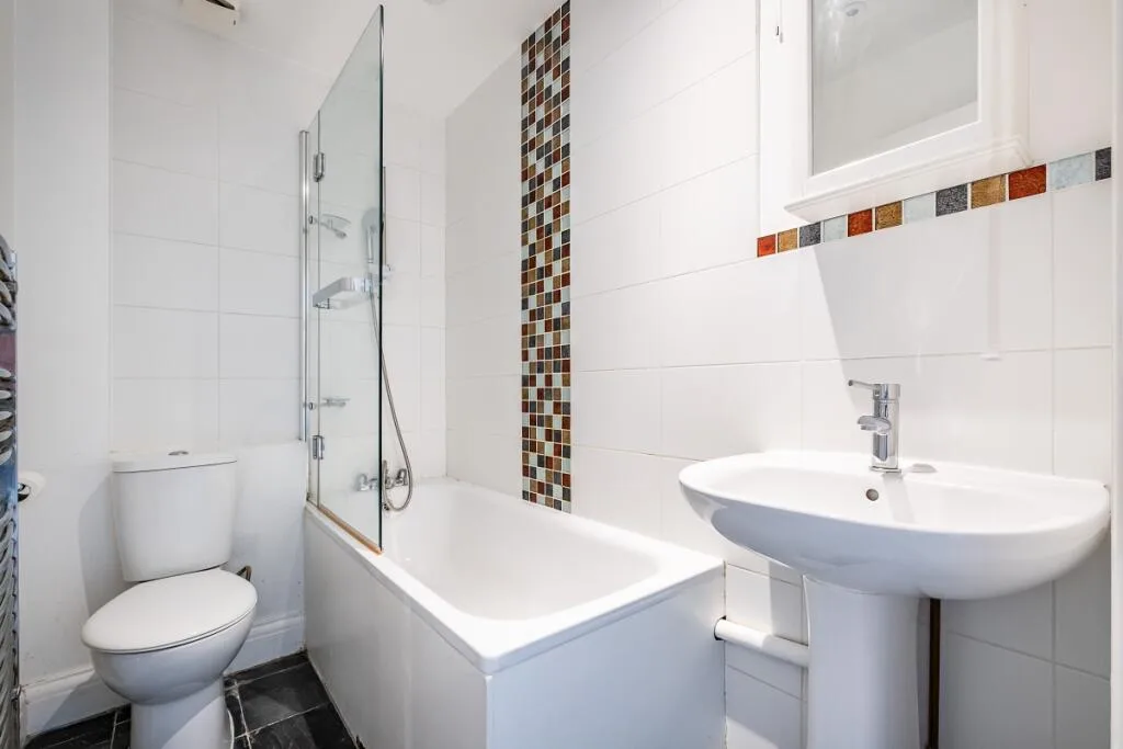 3 bedroom end of terrace house for rent