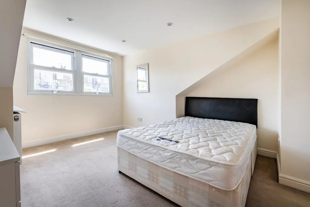 3 bedroom end of terrace house for rent