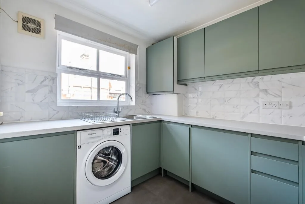 3 bedroom end of terrace house for rent