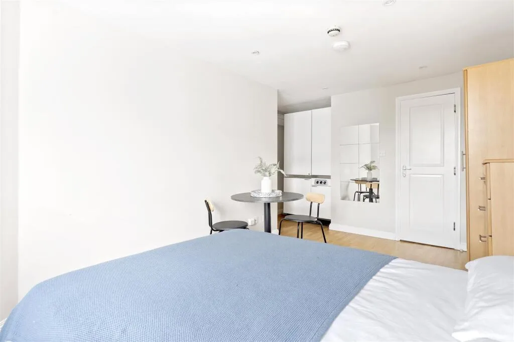 Studio flat for rent