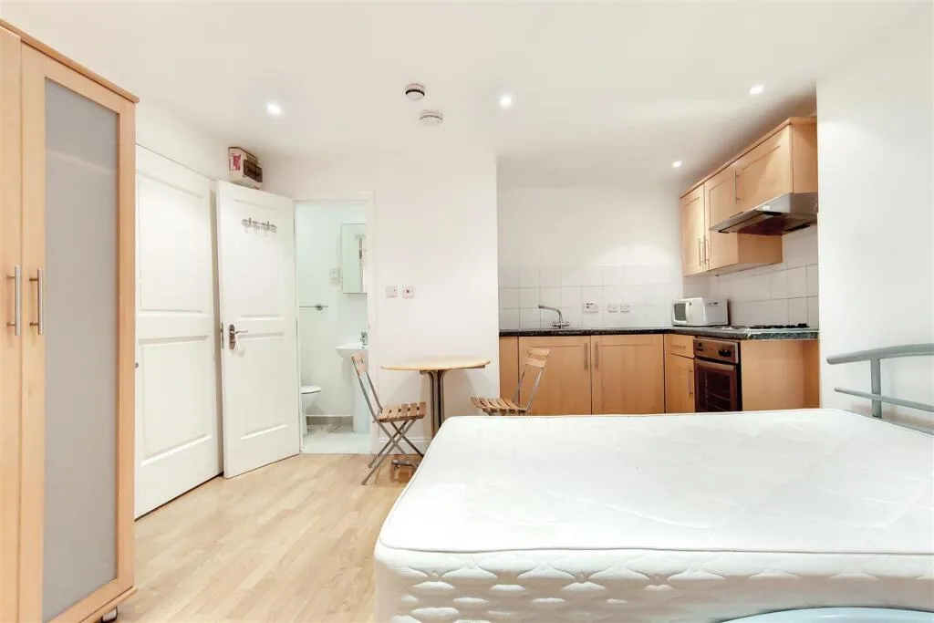 Studio flat for rent