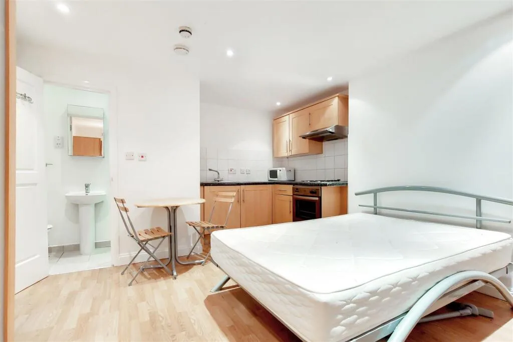 Studio flat for rent