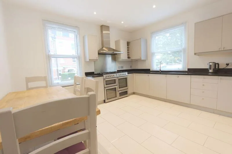 3 bedroom flat for rent