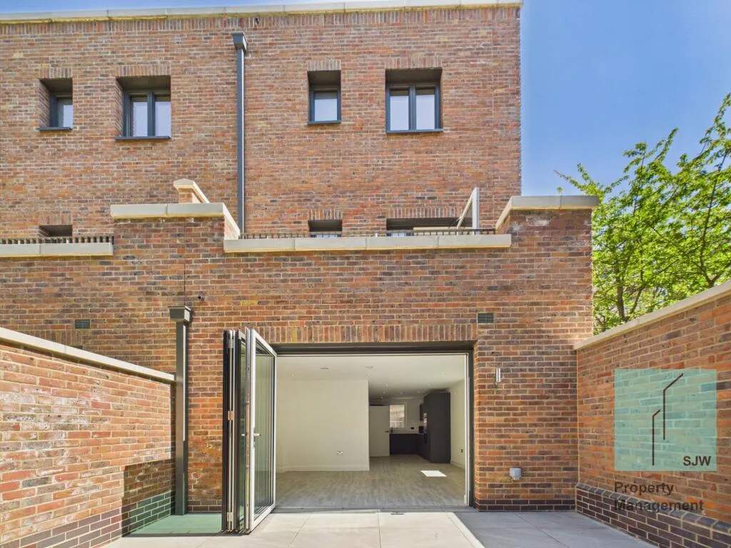 4 bedroom terraced house for rent