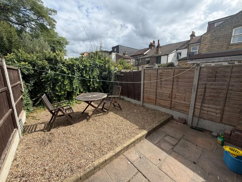 2 bedroom semi-detached house for rent