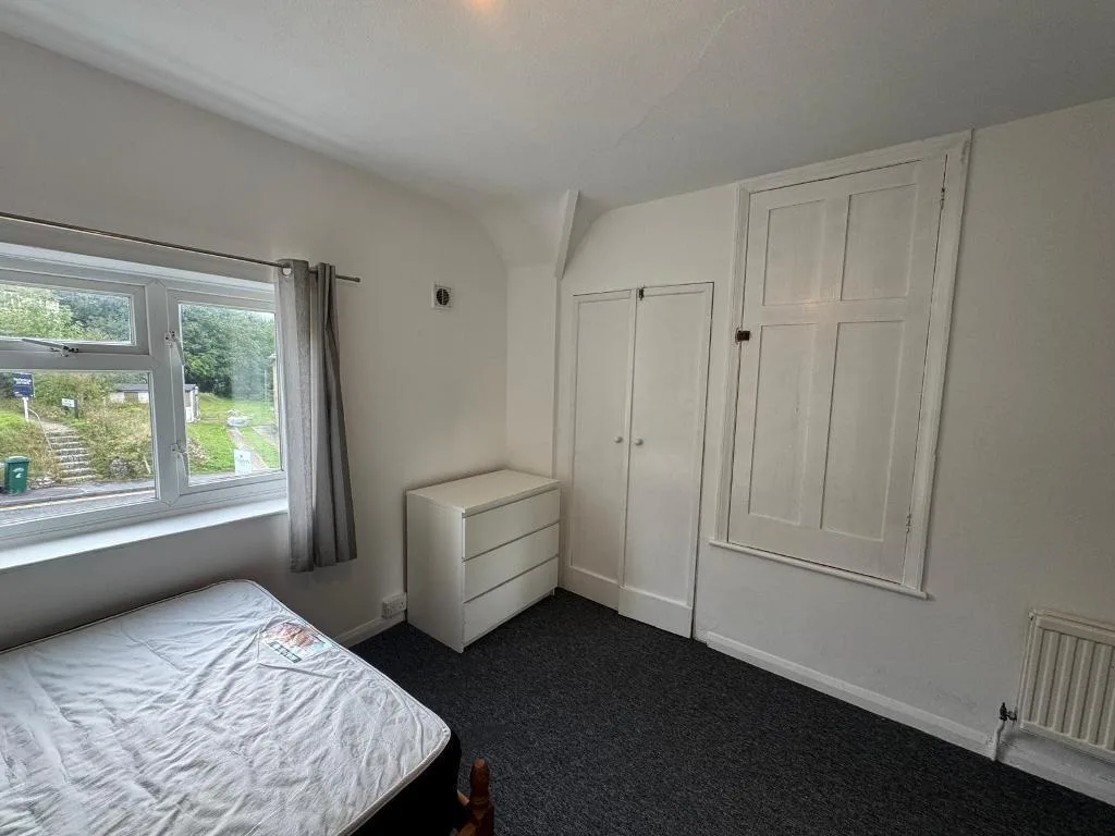 5 bedroom semi-detached house for rent