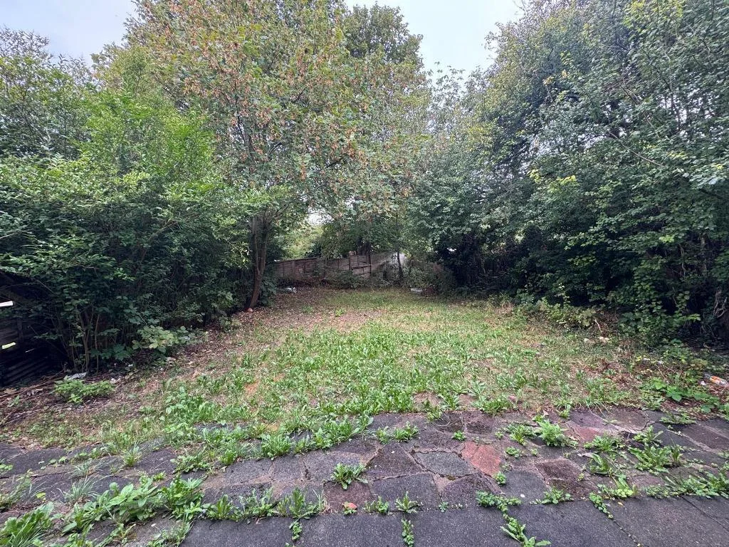 5 bedroom semi-detached house for rent