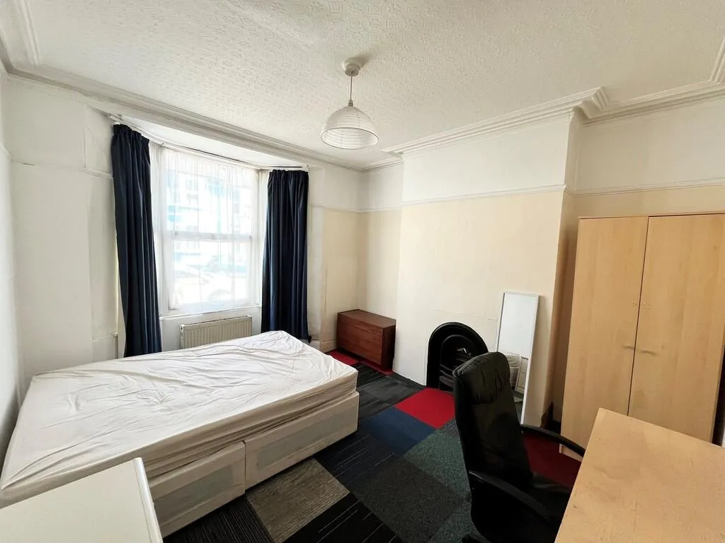 5 bedroom terraced house for rent