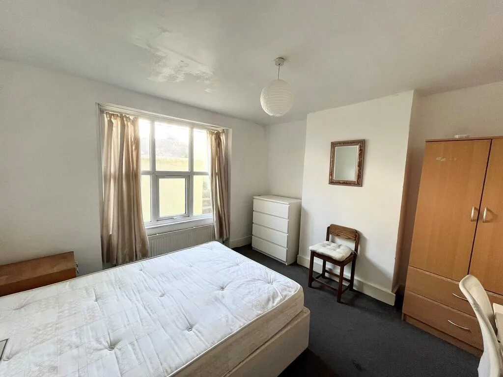 5 bedroom terraced house for rent
