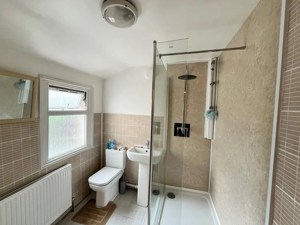 5 bedroom terraced house for rent