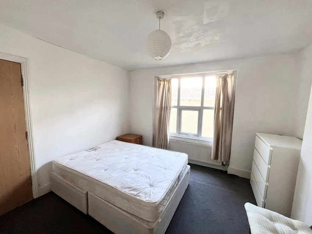 5 bedroom terraced house for rent