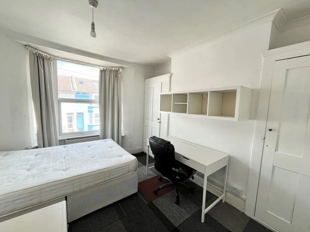 5 bedroom terraced house for rent