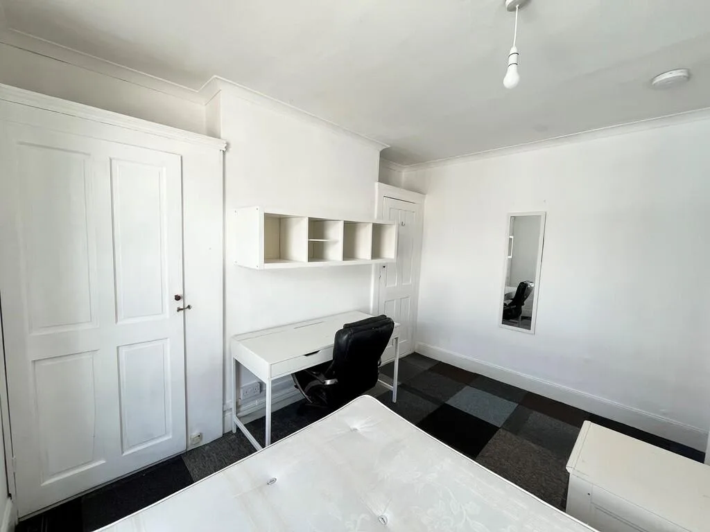 5 bedroom terraced house for rent