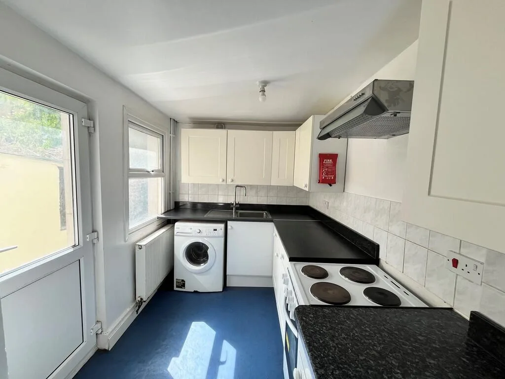 5 bedroom terraced house for rent