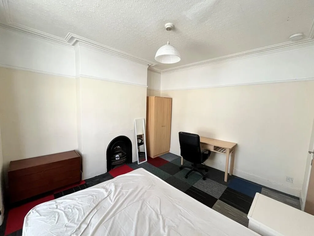 5 bedroom terraced house for rent