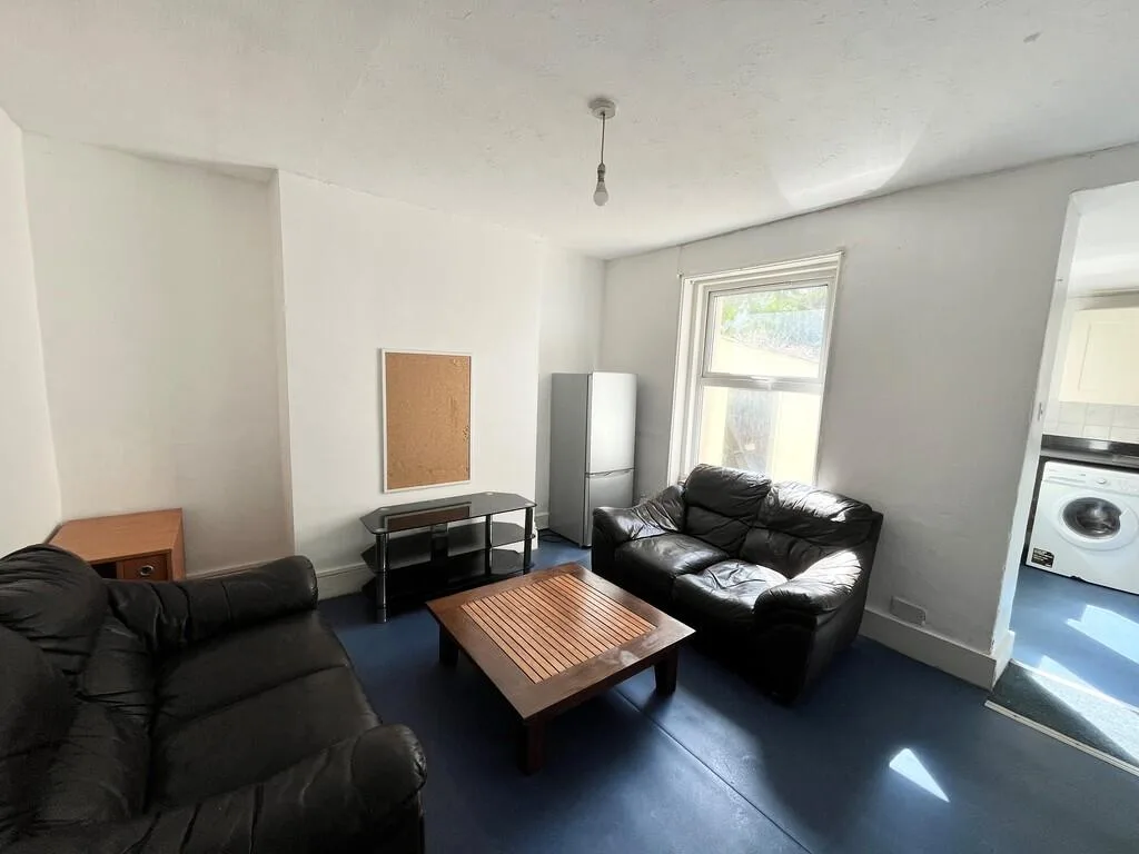 5 bedroom terraced house for rent