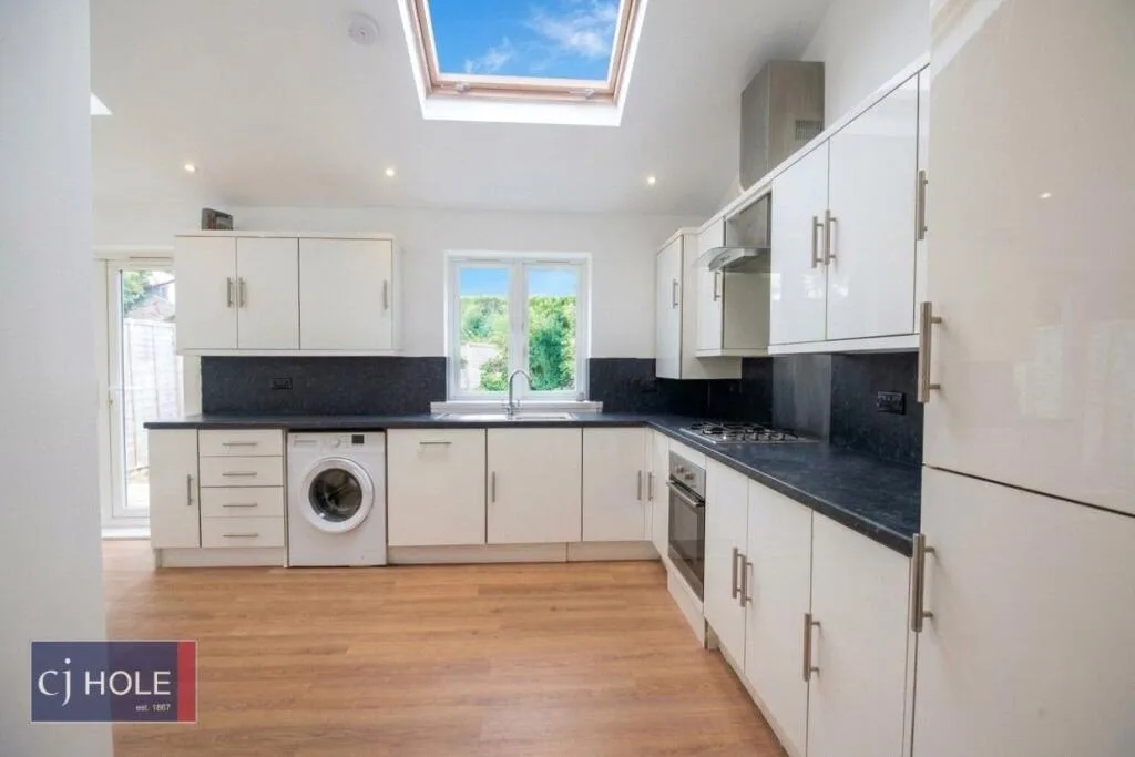 3 bedroom end of terrace house for rent