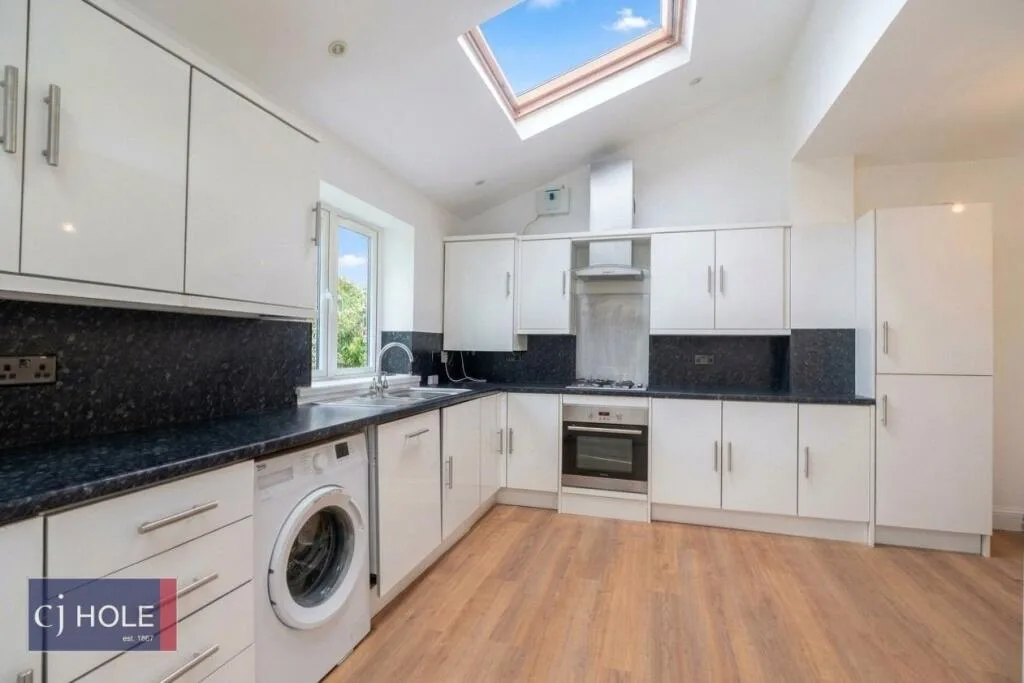 3 bedroom end of terrace house for rent