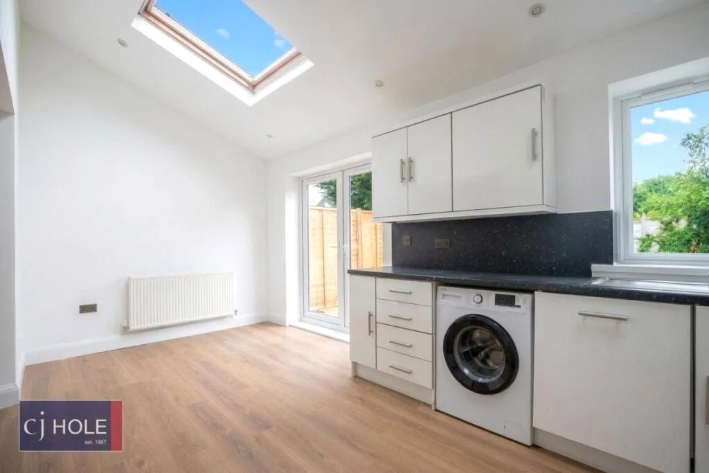 3 bedroom end of terrace house for rent